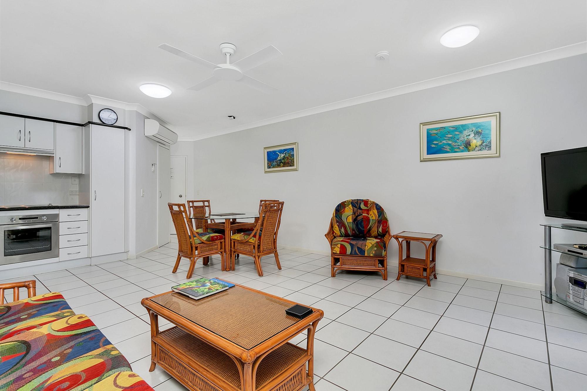 Beachfront Apartments On Trinity Beach Exterior foto