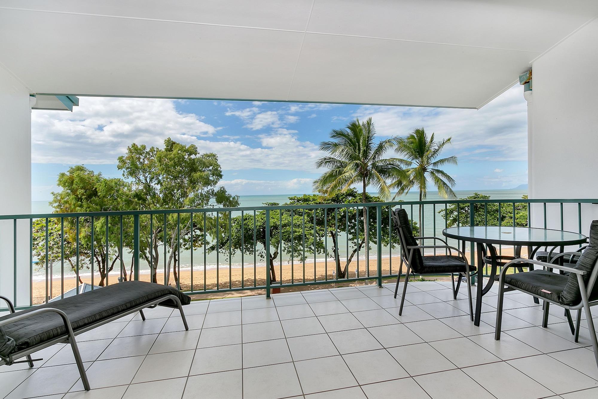 Beachfront Apartments On Trinity Beach Exterior foto