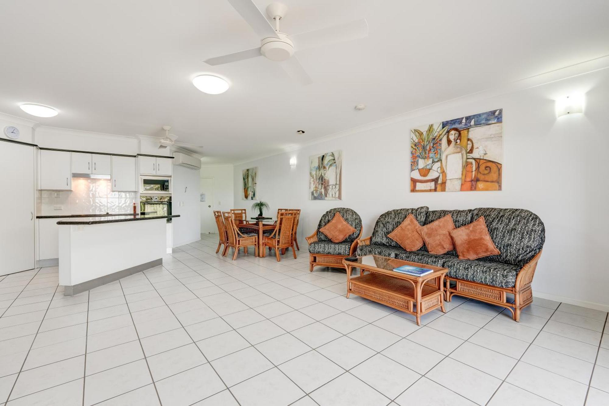 Beachfront Apartments On Trinity Beach Exterior foto