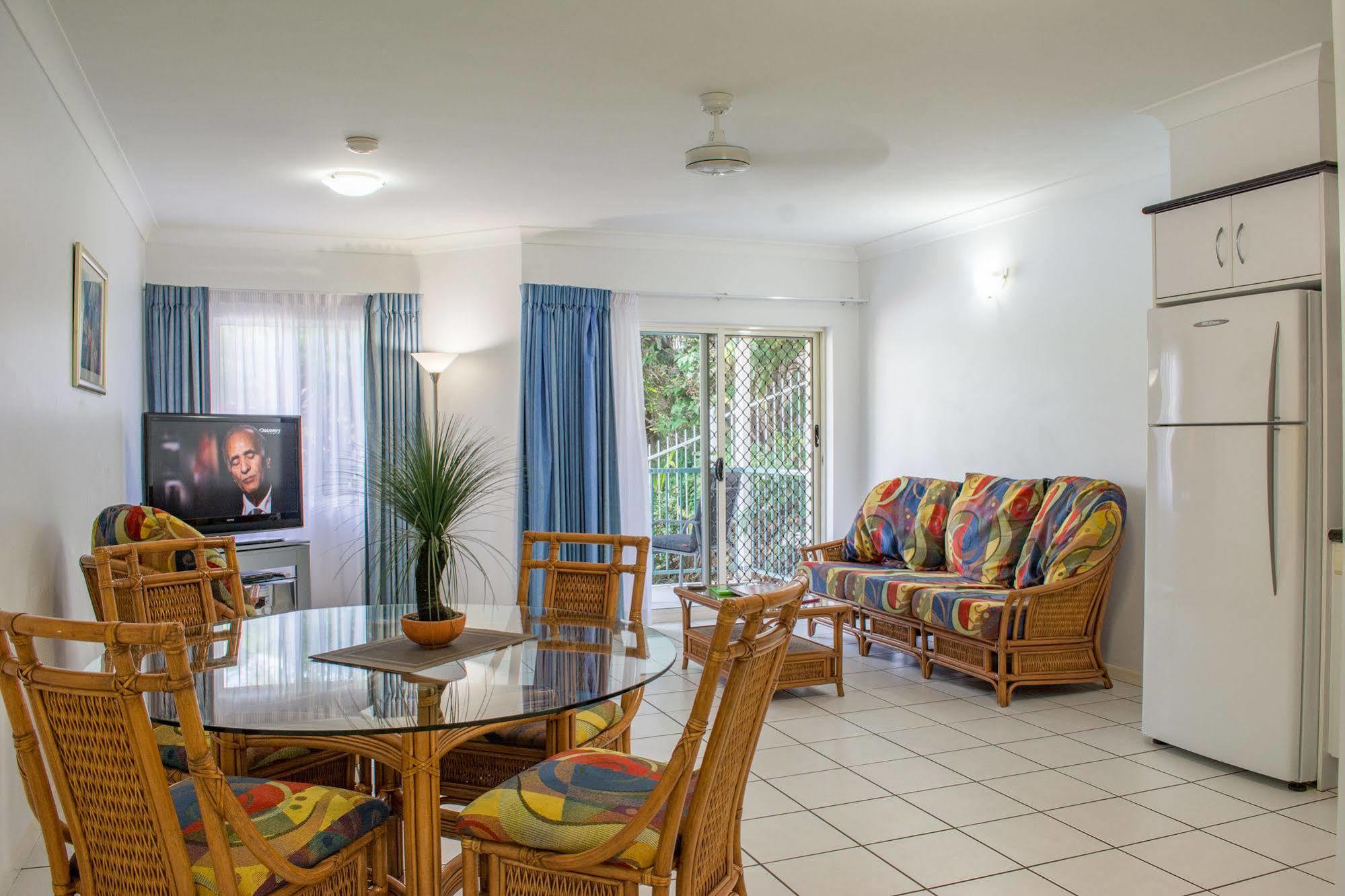 Beachfront Apartments On Trinity Beach Exterior foto